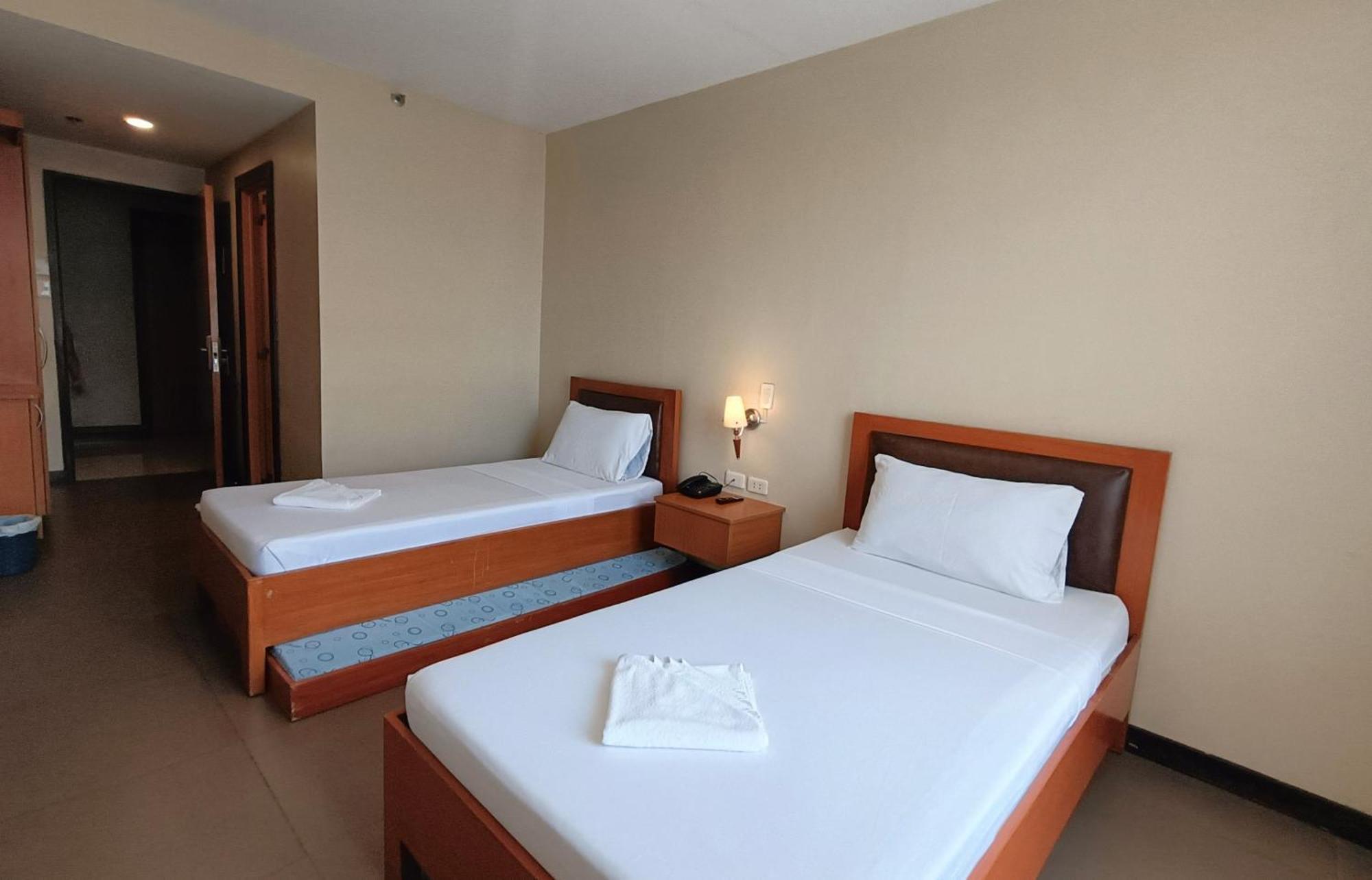 Fuente Oro Business Suites Cebu Powered By Cocotel Exterior photo