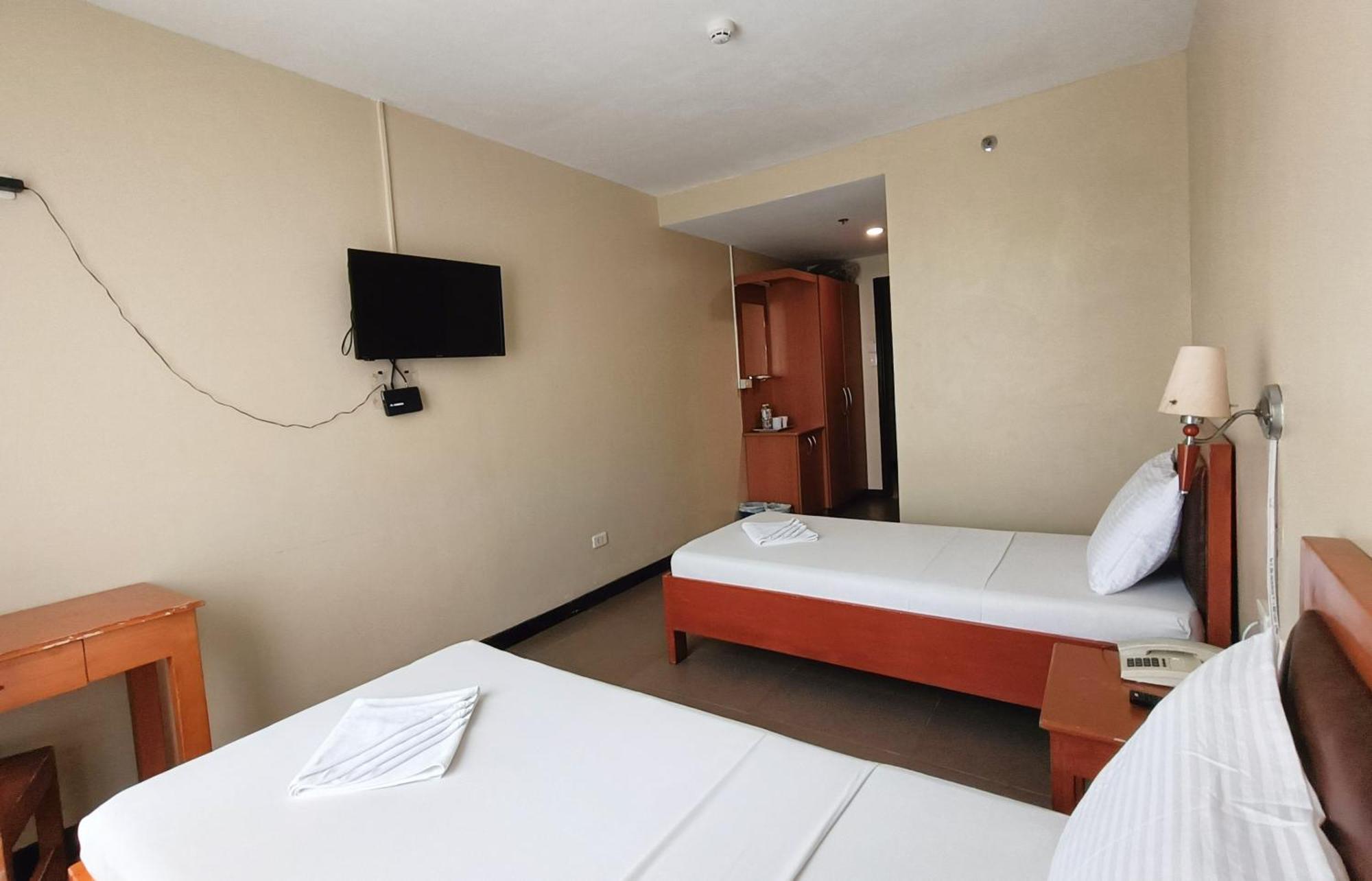 Fuente Oro Business Suites Cebu Powered By Cocotel Exterior photo